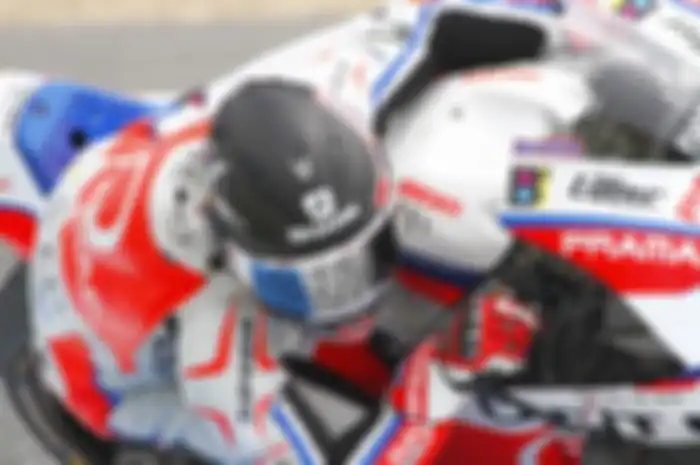 Helm balap motor