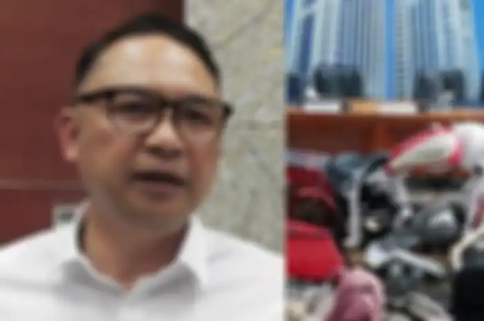 Ari Askhara dipecat Menteri BUMN, Erick Thohir karena menyelundupkan onderdil Harley.  