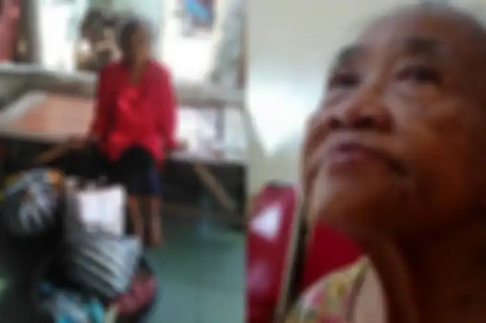 Sumarsih, tidur di emperan setelah minggat dari rumah. Ia mengaku tak lagi diinginkan oleh anak dan menantunya. 