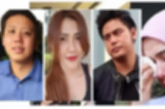 Fairuz A Rafiq, pelapor kasus bau ikan asin (kanan) dan para tersangka kasus tersebut, dari kiri: Pablo Benua, Rey Utami dan Galih Ginanjar.