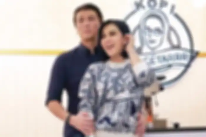 Syahrini dan Reino Barack