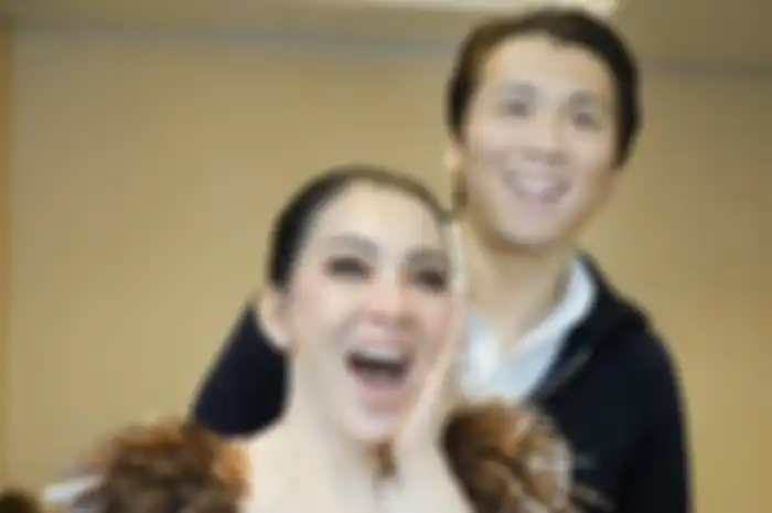 Syahrini dan Reino Barack 