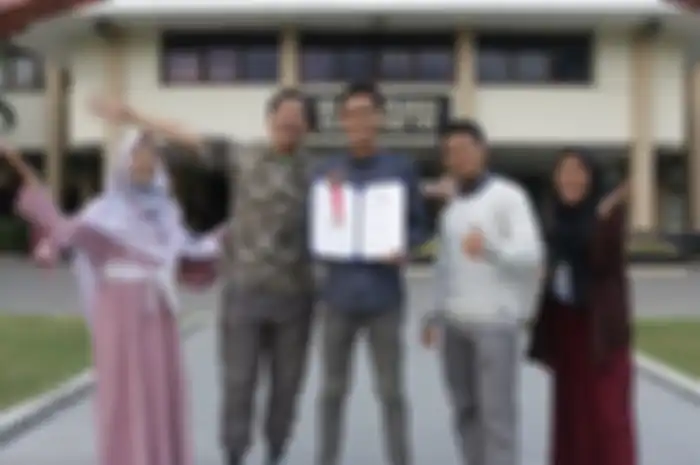 Lima mahasiswa UNS yang berhasil membawa pulang medali perunggu dari ajang AI-JAM Japan 2019.