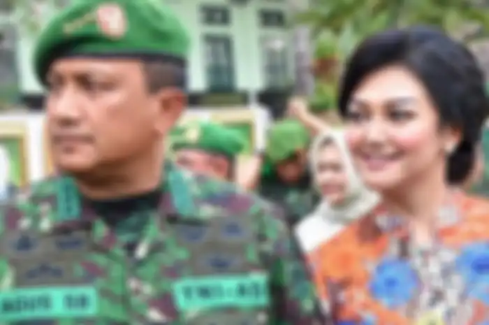 Bella Saphira dan sang suami