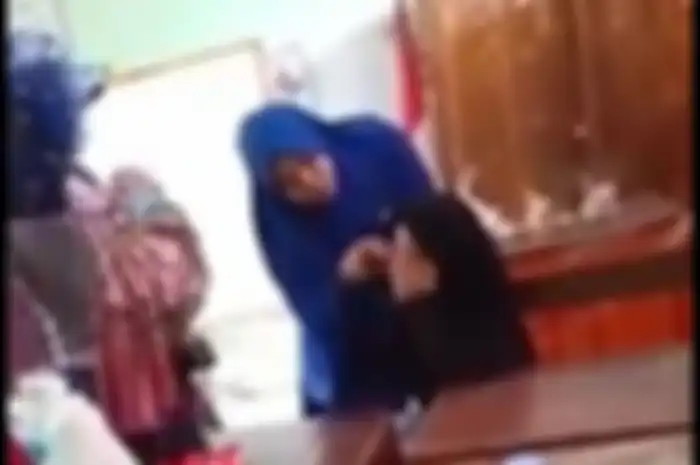 Viral video ibu-ibu tampar anak di sekolah