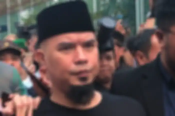 Ahmad Dhani tersandung kasus ujaran kebencian dan pencemaran nama baik.