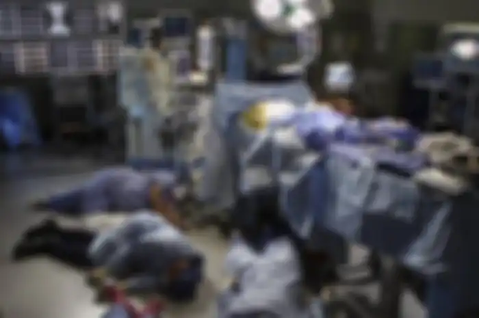 23 Dokter dan perawat yang terlibat kontak dengan Gloria akhirnya jatuh sakit.