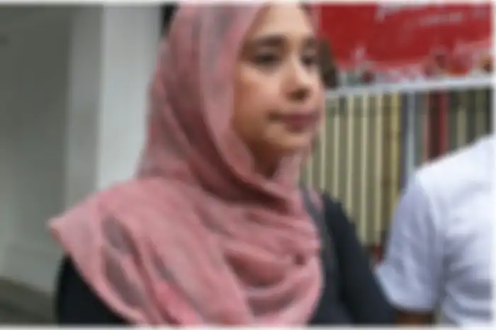 Ayu Azhari 