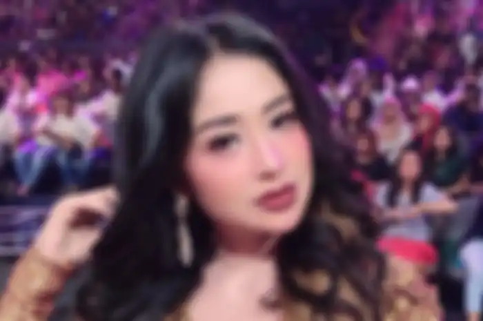 Tajir Melintir, Dewi Persik Jadi Sorotan Saat Tampil Seksi Pakai Sepatu Boots Seharga Rp24,8 Juta di Bali
