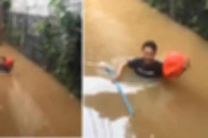 Kevin nekat terjang banjir demi antar makanan ke teman-temannya yang terjebak banjir di dalam kos.