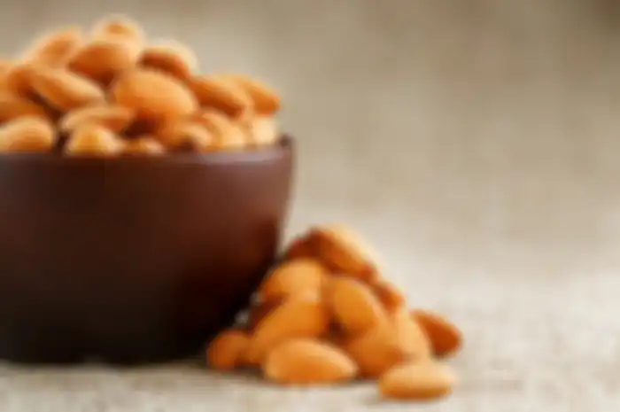 Kacang almond memiliki manfaat untuk mencegah risiko terjadinya penyakit jantung. 