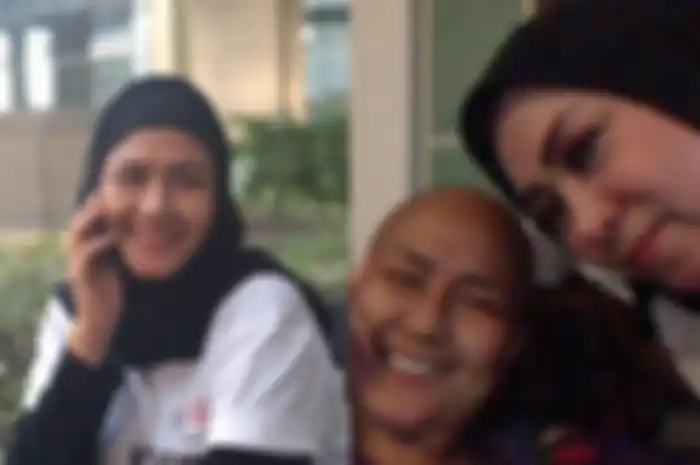 Ria Irawan dan Melly Goeslaw
