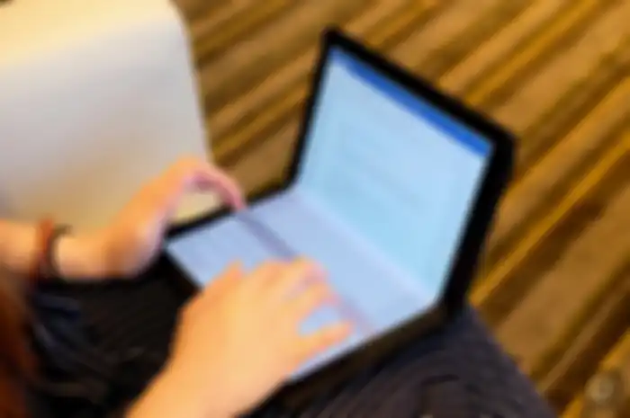 Lenovo ThinkPad X1 Fold dengan keyboard digital