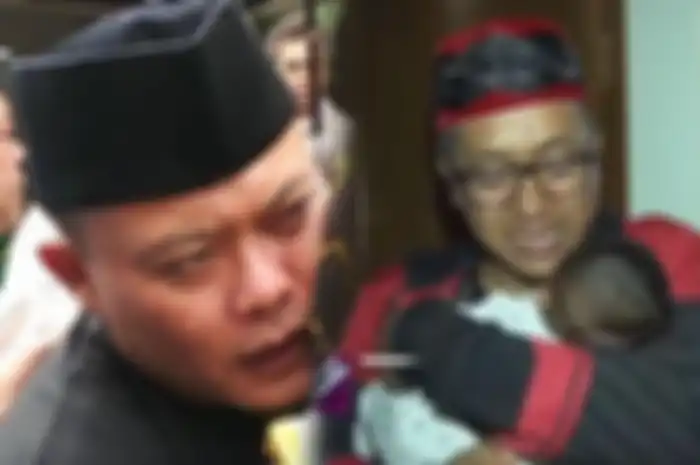 Hak asuh bayi Lina yang masih terombang ambing. 
