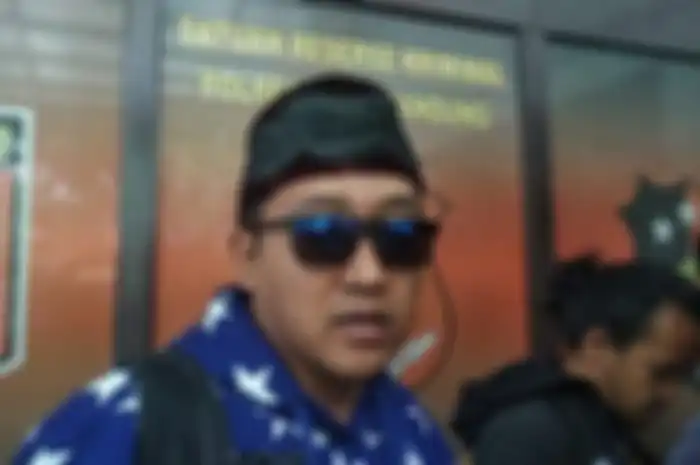 Teddy Pardiyana suami almarhumah Lina Jubaedah mantan istri Sule, kembali memenuhi panggilan penyidik Satreskrim Polrestabes Bandung di Jalan Jawa, Jumat (10/1/2020). 
