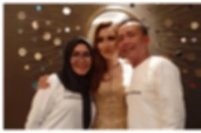 Ayu Ting Ting dan kedua orang tuanya