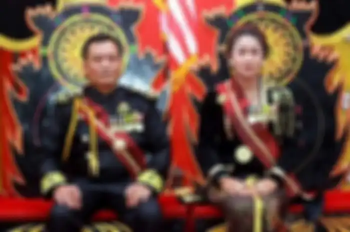 Sebelas Dua Delas dengan Baju Kerajaan Brunei Darussalam, Harga Seragam Keraton Agung Sejagat Purworejo Tembus Rp 3 juta dan Wajib Dibayar Setiap Anggotanya