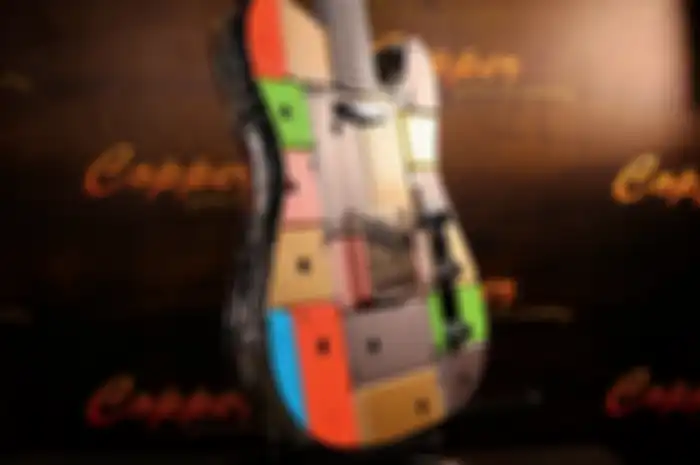 Gitar terbuat dari iPhone