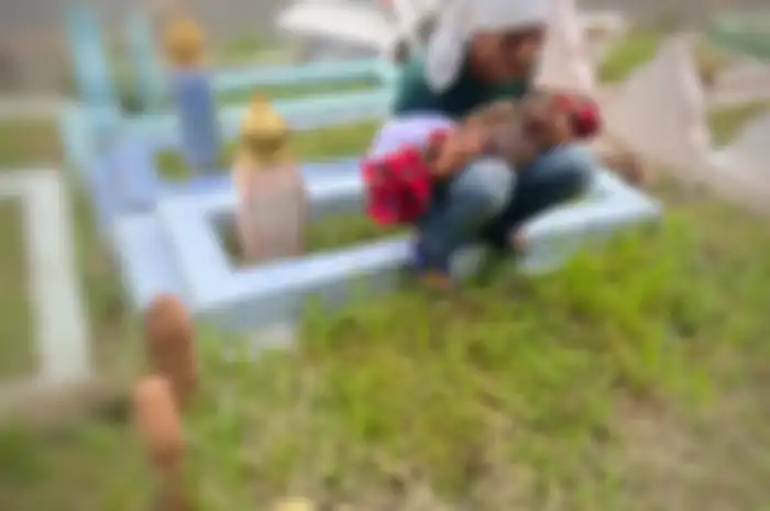 Jasad bayi pria miskin di Malaysia akhirnya bisa dimakamkan.