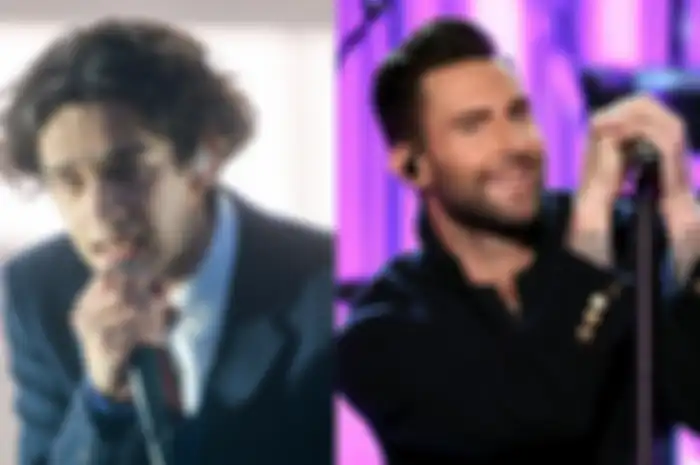 Matty Healy dan Adam Levine