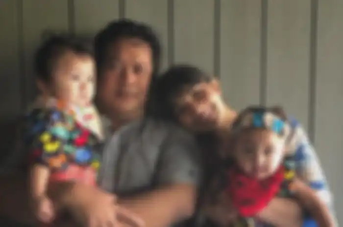Fiona Fachru bersama suami dan kedua buah hatinya