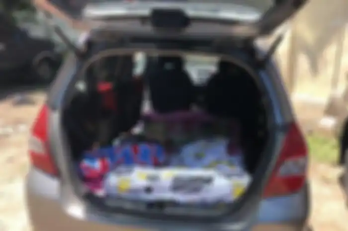 Mobil Goyang di Parkiran solo Paragon Mall ditemukan kasur