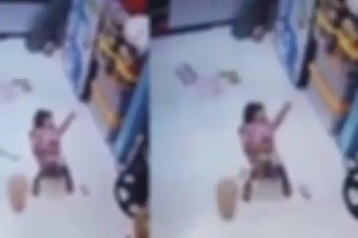 Seekor ular masuk ke dalam celana bocah