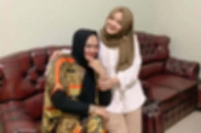 Putri Delina dan sang ibunda, Lina Jubaedah.