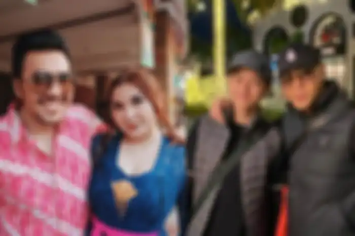 Anak seleb yang beda agama dengan orang tuanya