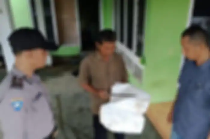 Pihak Kapolsek Lubuk Begalung mengamankan sebilah pisau yang diduga digunakan oleh pelaku pembacok tetangga gara-gara kentut di Kota Padang, Selasa (21/1/2020)
