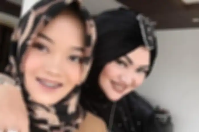 Putri Delina dan Lina 