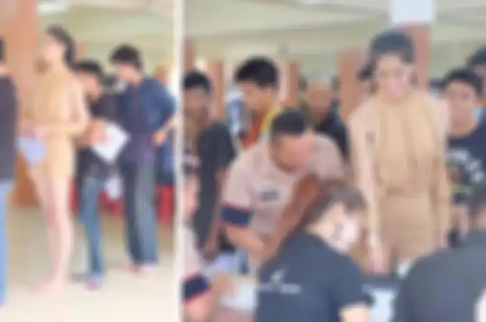 Para Ladyboy saat menjalani wajib militer di Thailand