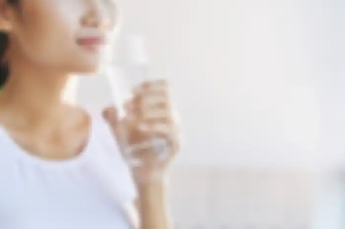 Minum air hangat sangat bermanfaat