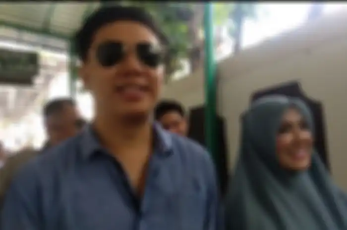 Pablo Benua, Rey Utami, dan Galih Ginanjar di Pengadilan Negeri Jakarta Selatan, Senin (27/1/2020). 
