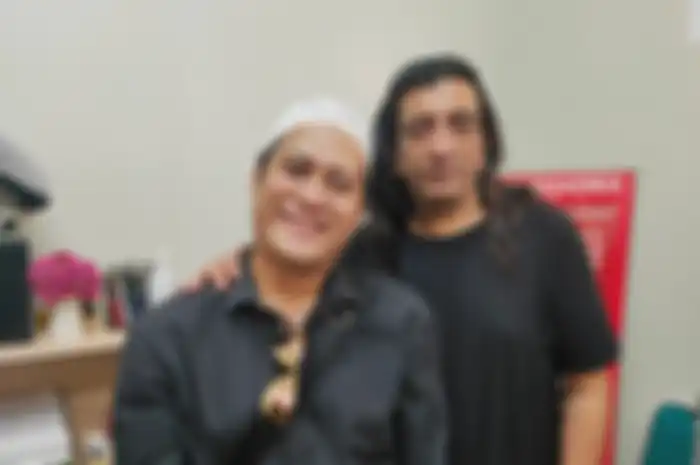 Gus Anom dan Adam Jagwani (pemeran Hans) saat ditemui di Rumah Sakit Umum Daerah (RSUD) Kabupaten Tangerang, Banten pada Rabu (29/1/2020).