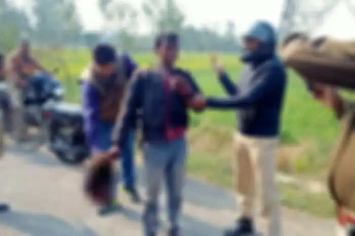 Pria itu digambarkan membawa kepala istrinya yang sudah meninggal di jalan