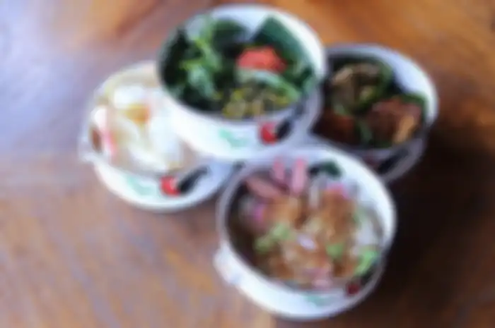 Serantang Nasi, a special set menu from Meradelima restaurant, consists of fulfilling side dishes and fragrant rice. 