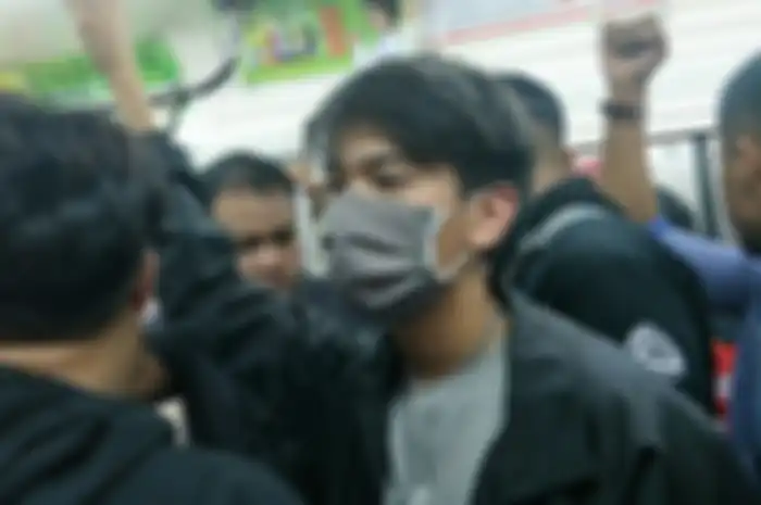 Iqbaal Ramadhan Naik KRL, Terpaksa Turun dan Minta Maaf Sebelum Sampai Tujuan 