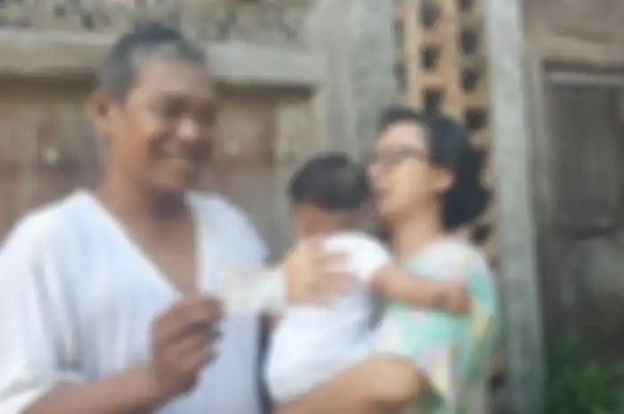 Bayi Berusia 5 Bulan Alhamdulillah Rejeki Hari Ini bersama orangtuanya di rumahnya, Bantul