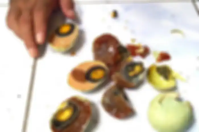 Ditemukan Telur Asin Warna Coklat.