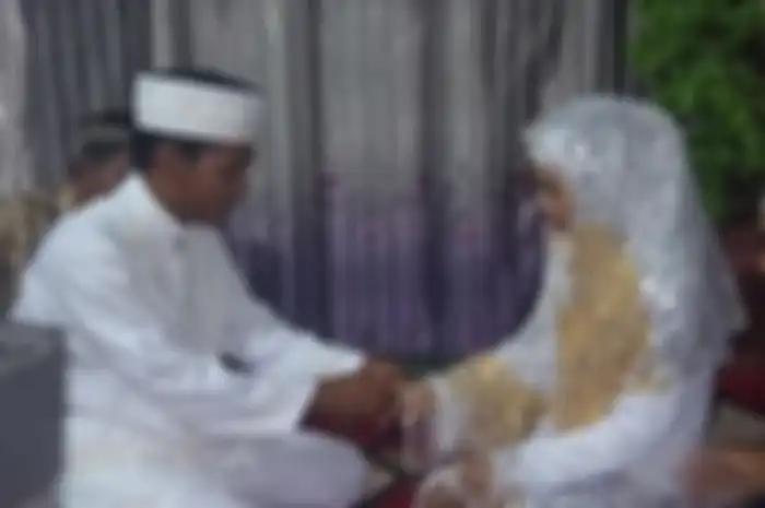 Sepasang pengantin di Ranai, Natuna ini dapat bernapas lega setelah nyaris gagal menggelar pernikahan.