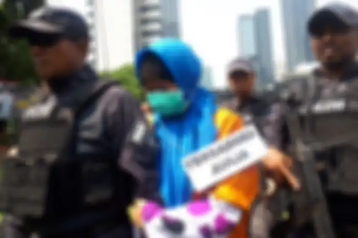 Pantauan Kompas.com, adegan rekonstruksi itu menghadirkan tersangka Aulia Kesuma (AK).