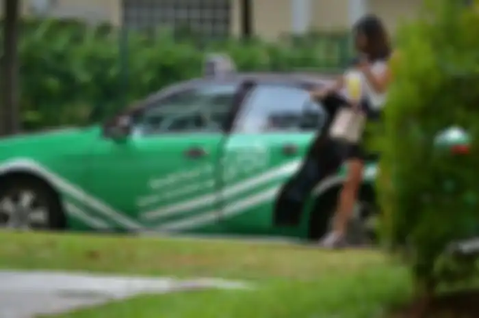 Ilustrasi sopir taksi online Grab Car.