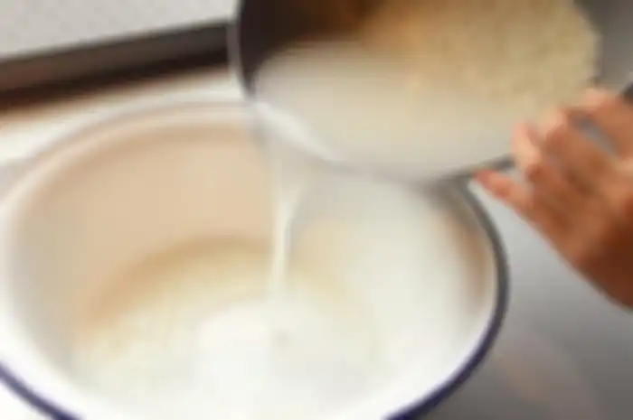 Iseng-iseng Coba Cuci Muka dengan Air Rendaman Beras, Perempuan Ini Terkejut Hingga Justru Ketagihan Setelah Lihat Hasilnya