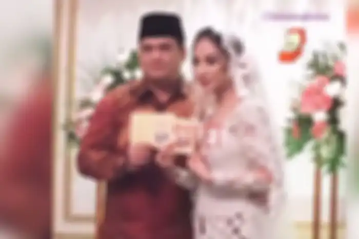 Bella Luna saat menikah dengan  Eko Endro Priyanto alias Nana
