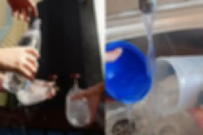 Stop Cuci Botol dengan Air Keran Mulai Sekarang, Jika Tak Ingin Penyakit Mematikan Ini Mengintai Tubuh! 