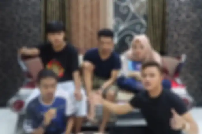 Rizky Febian mengungkapkan sejumlah kejadian aneh yang terjad di rumah ayahnya, Sule.