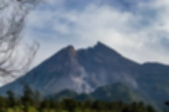Potret Gunung Merapi dilihat dari Wisata Kali Talang, Klaten.