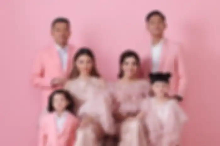 Foto Ashanty dan keluarga