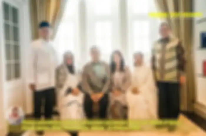 Prosesi pemeriksaan dokumen persyaratan pernikahan Danny dan Raiyahdi Kantor Urusan Agama (KUA) Tanah Abang 